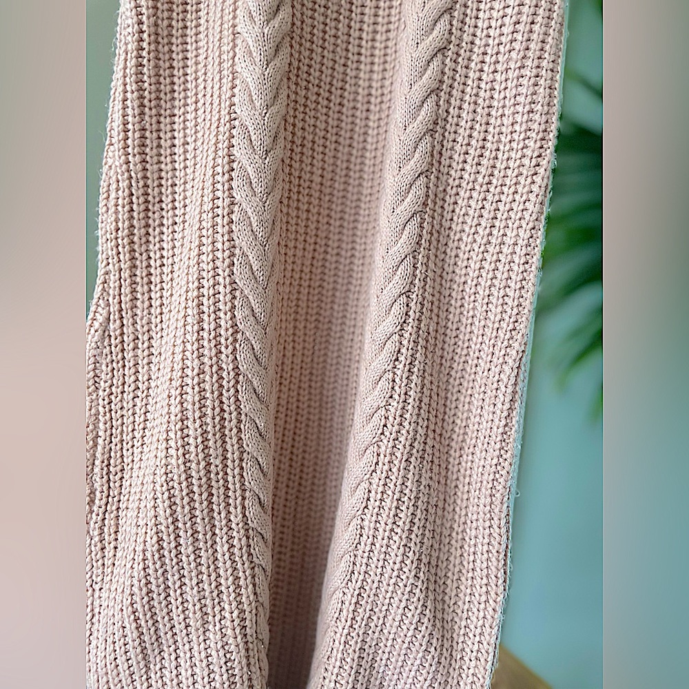 Women’s Sleeveless Ribbed Knit Midi Dress - Picture 4 of 4